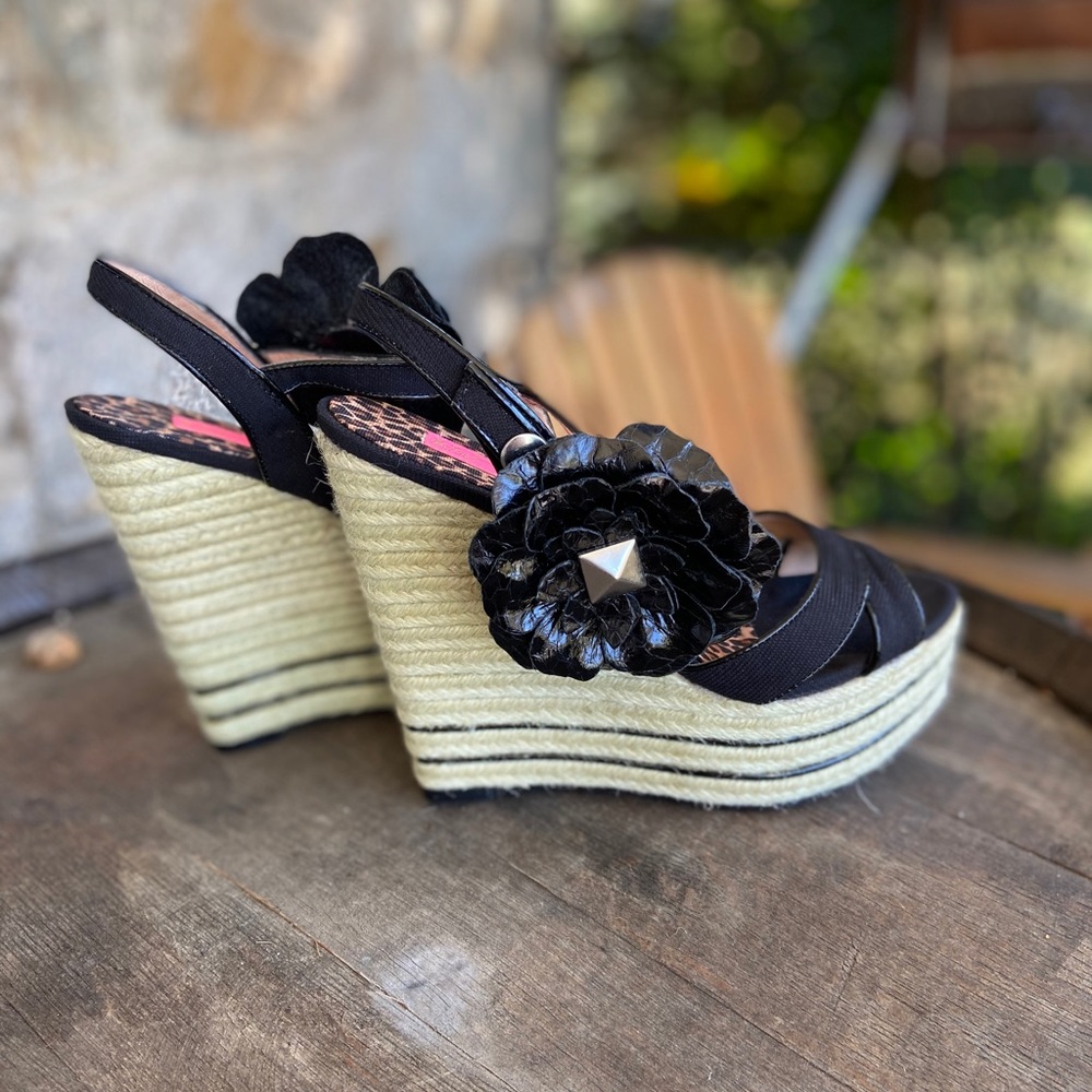 Betsy Johnson platform wedge sandal